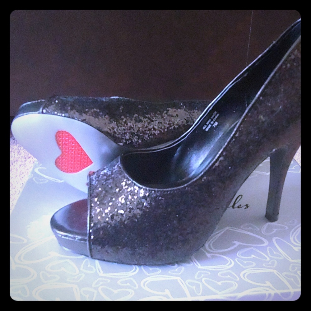 7M Black